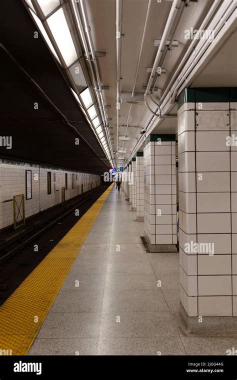 Toronto subway station Stock Photo - Alamy