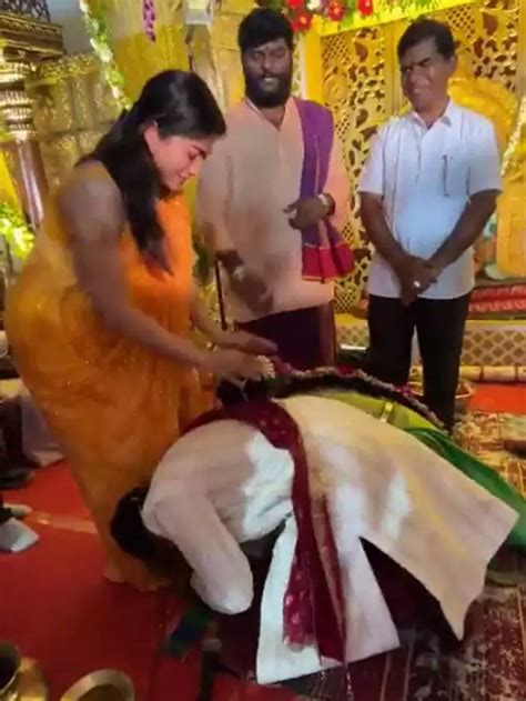 Rashmika Mandanna S Yellow Saree Look At Her Assistant S Wedding Goes