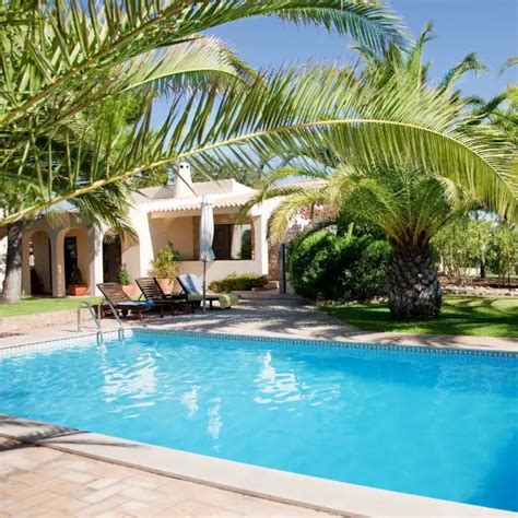 Villas in Dubai: A Guide to Maintaining your Pool