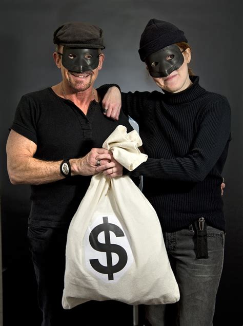 Easy Diy Couples Costume For Halloween Bank Robbers Thieves