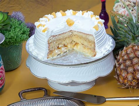 Torta de Abacaxi 10 pessoas Pastelaria Marília de Dirceu