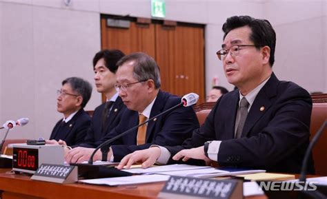 답변하는 정황근 농림축산식품부 장관 네이트 뉴스