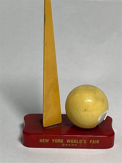 1939 New York Worlds Fair Souvenir Bakelite Trylon And Perisphere