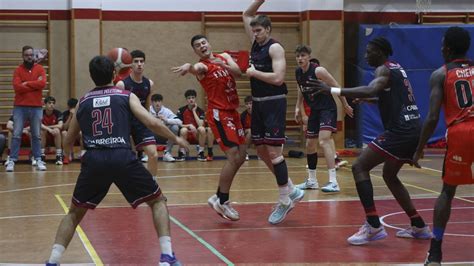 Joventut Zaragoza Y Estudiantes Rivales Del Obradoiro Peleteiro En El