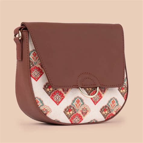 Seashell Motif White Classic Sling Bag