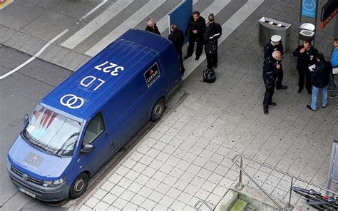 Maskierte überfallen Geldtransporter Wachmann in Lebensgefahr