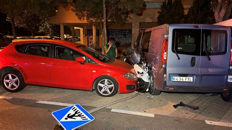 Unos Vecinos Persiguen A Un Conductor Ebrio Tras Darse A La Fuga De Un