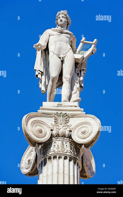 Estatua De Apolo En La Academia De Bellas Artes Atenas Grecia