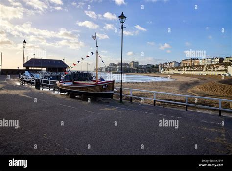 Broadstairs beach hi-res stock photography and images - Alamy