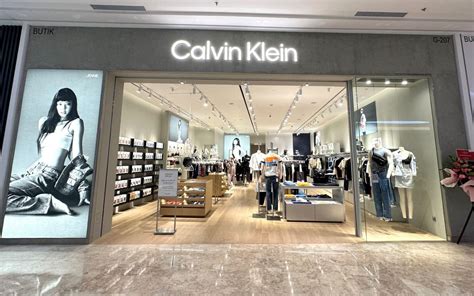 Calvin Klein Owner Pvh Tumbles 20 On Warning Of Europe 47 Off