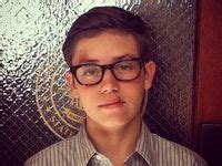 900 Idee Su Ethan Cutkosky E Attori Da Salvare Oggi Attori Hot Marito Calum Hood E