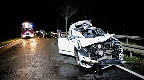 B Autofahrer Stirbt Bei Unfall In Frielingen