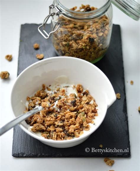 Granola Met Pindakaas Recept Betty S Kitchen Heerlijke Ontbijt Recepten