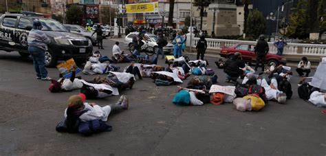 Los Tiempos On Twitter Ltahora M Dicos Protestan Realizando Una