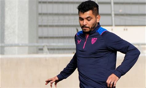 Tecatito Corona Regres A Los Entrenamientos Tras La Lesi N Que Lo Dej