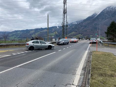 Unfall In Bilten Gl Personenwagen Bei Der Ausfahrt Bersehen