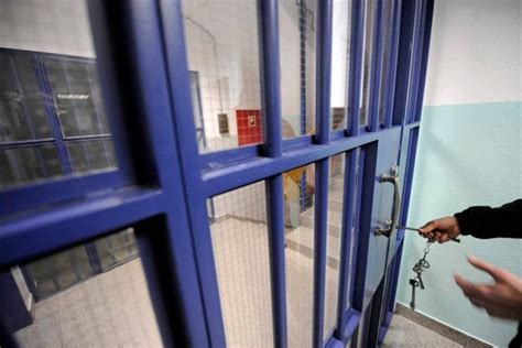 Giovani Detenuti Evasi Dal Carcere Beccaria Di Milano