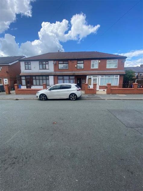 Spacious 4-Bed Manchester Retreat with Free Parking, Manchester ...