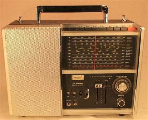 Vintage Lloyds 10 Band Receiver Solid State World Radio Model 9n24b 37a