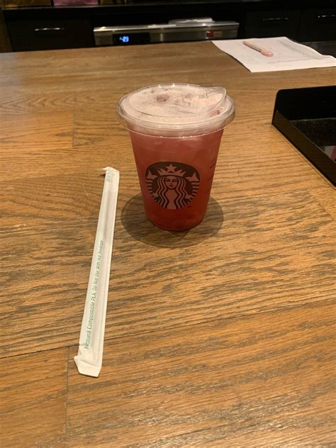 รีวิว Starbucks Market Place Dusit อร่อย ร้านกว้าง มีเมนูใหม่ตลอด