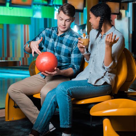 How to Find a Bowling Coach: In-Person & Virtual Lessons