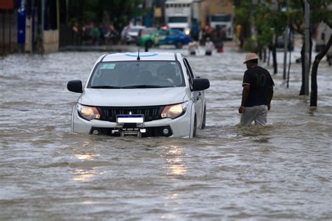 Recife entra em estágio de alerta chuvas moderadas confira pontos