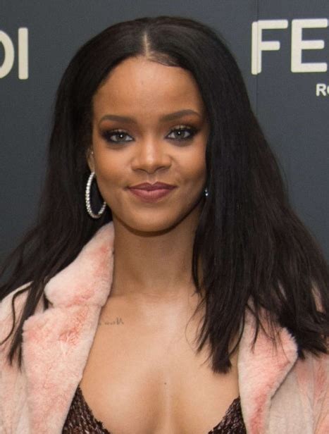 Perruques Rihanna Sans Frange Noire Lisse Longue Perruques