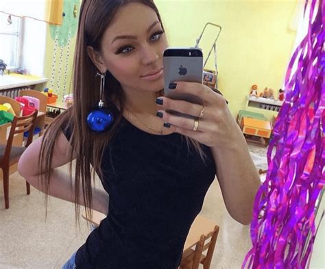 Sexy Kindergarten Teacher Fired Because of Her Instagram!