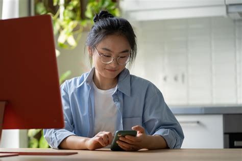 Premium Photo Optimistic Smiling Asian Girl Distracted From Work To