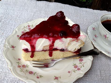 Windbeuteltorte Mit Roter Gr Tze Aus Meinem Kuchen Und Tortenblog