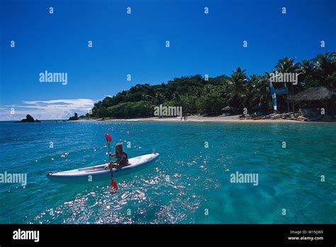 Paddling Castaway Island Resort Mamanucas Fiji Stock Photo Alamy