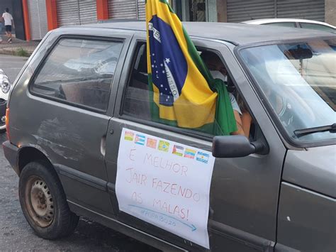 Manifestantes Fazem Ato A Favor Da Vacina E Contra O Presidente Jair