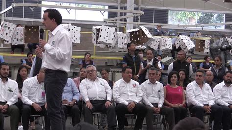 Gobernador Silvano Aureoles en entrega autorización validez oficial