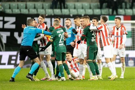 Cracovia Skutecznie Ko Czy Rok Kibice Net