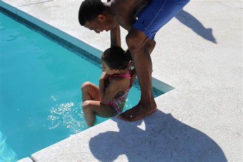 10 Hot Sexy Bonnie Lalich Bikini Pics