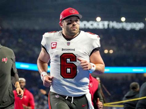 Baker Mayfield Firma Extensión Con Buccaneers