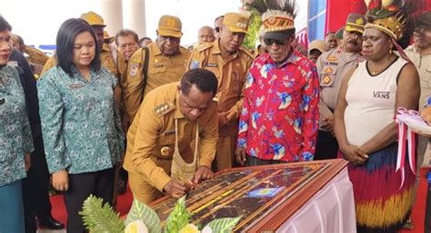 Megahnya Gedung Biru Kantor Bupati Mamberamo Tengah Di Kota Kobakma