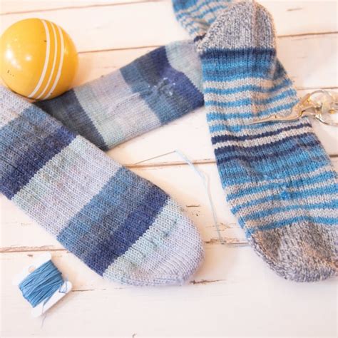 How To Darn A Sock Keep Your Feet Warm With This 1 Minute Fix