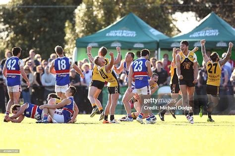 Ycw Players Celebrate The Win On The Final Siren During The Peninsula