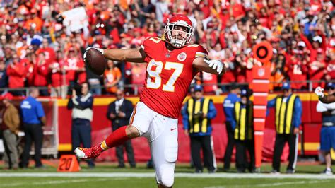 Patrick Mahomes and Travis Kelce Connect on a Touchdown