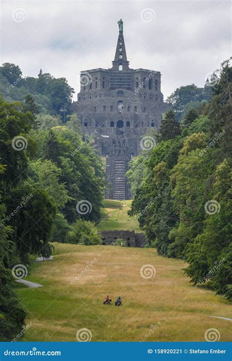 Hercules Denkmal Wilhelmshoehe Bergpark Kassel In Deutschland