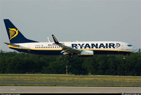 EI EGC Ryanair Boeing 737 8AS WL Photo by Imre Szabó ID 622009