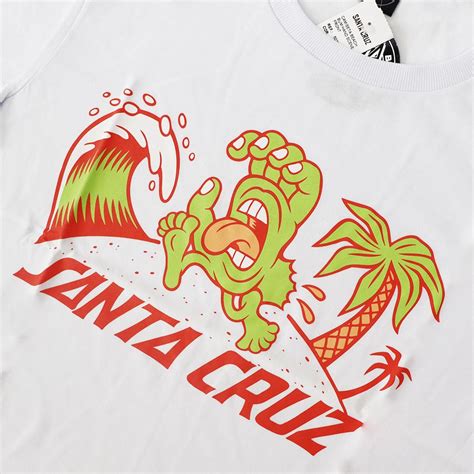 Camiseta Santa Cruz Beach Bum Hand Scene Front Branco Steezy