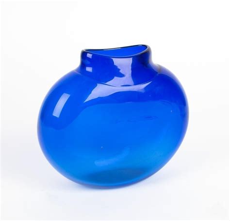 Australian Blue Art Glass Vase By Maureen Williams 16 Cm Australian Themes And Makers Glass