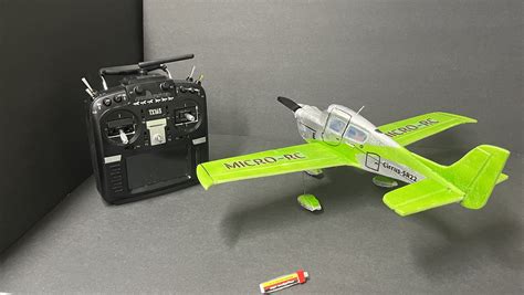 Micro RC plane Cirrus-sr22