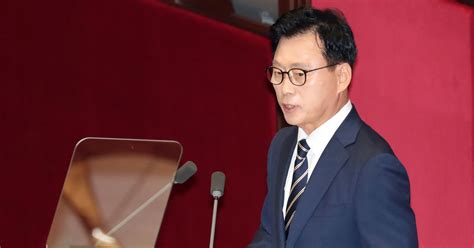 Democratic Party Of Korea S Floor Leader Denounces Government S Actions