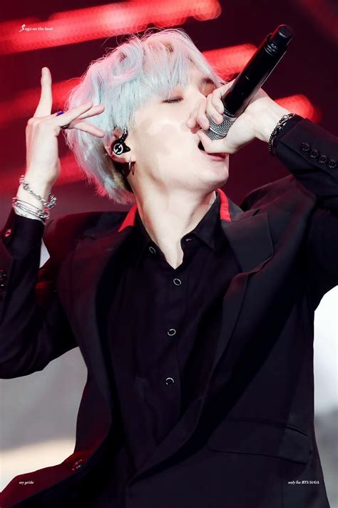 Pin De Yoongi Pics Em Public Concert Min Yoongi Rapper Suga