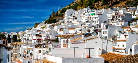 Detenido Un Hombre Por Empotrar Su Coche Contra Una Casa En Mijas Y