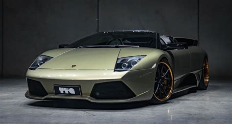 There's a new Lamborghini V12, but we only have eyes for this one ...