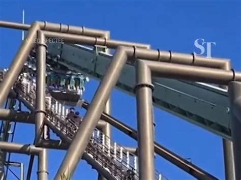 Ngeri Roller Coaster Mendadak Berhenti Penumpang Tergantung Secara